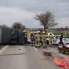 Verkehrsunfall schwer - Person eingeklemmt