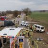 Verkehrsunfall schwer - Person eingeklemmt